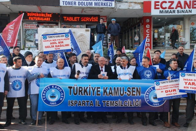 Isparta'da bordro yakarak maaş zammını protesto ettiler!