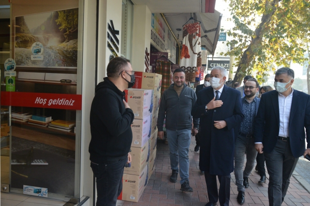 Isparta'da caddelerde kaldırım yenileme çalışmaları
