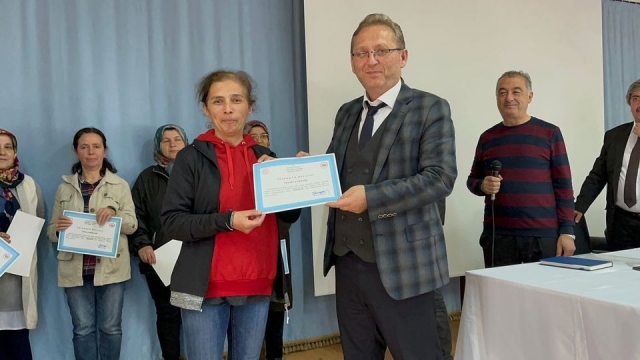 Isparta'da Deprem Bölgesine Yardım Çalışmalarına Katkı Sunan Gönüllülere Teşekkür Belgeleri Verildi!