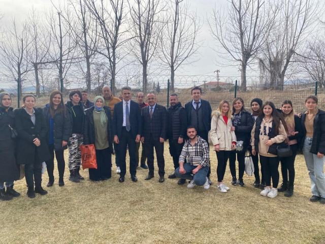Isparta'da depremzede kardeşlerimize kuaförlük ve berberlik hizmeti sunuldu