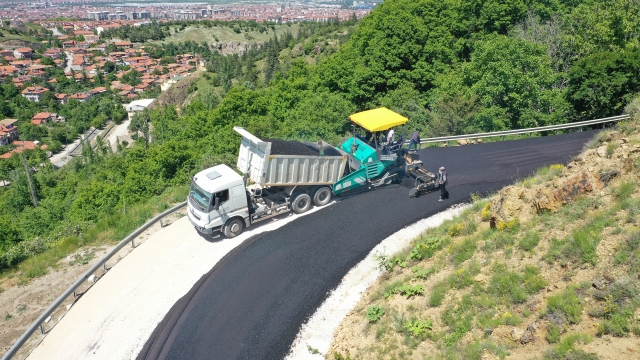 Isparta'da Doğa Güzelliklerini Birleştiren Yol: Andık Deresi Bezirgan Şelalesi-Kirazlıdere Yolu Asfaltlanıyor