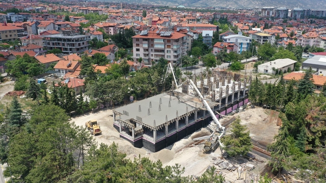 Isparta'da ​Eğitim binası yükseliyor
