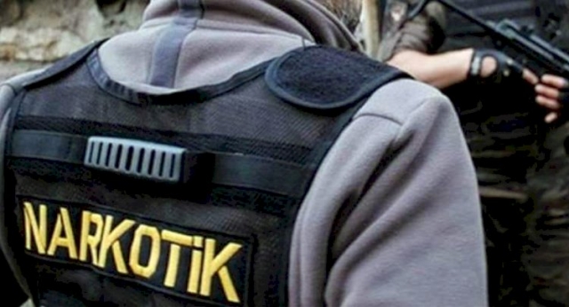ISPARTA'DA EMNİYET BERBERDE UYUŞTURU MADDELER ELE GEÇİRDİ