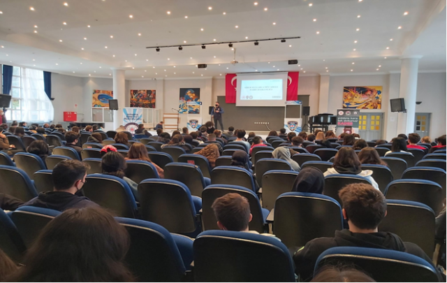 ISPARTA'DA EMNİYETTEN VATANDAŞA SİBER EĞİTİM