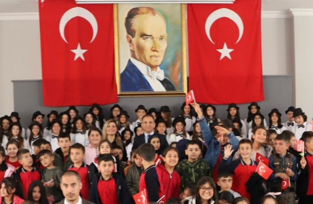 Isparta'da ENGEP Projesi Kapsamında Oluşturulan Çocuk Korosu Depremzedelere Konser Verdi