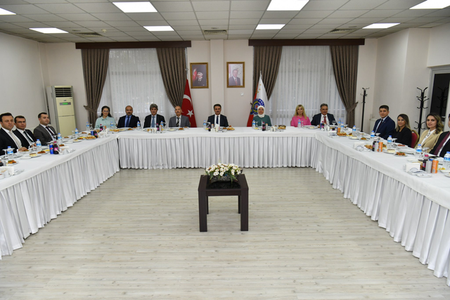 Isparta'da Görev Yeri Değişen Kaymakamlara Veda Yemeği