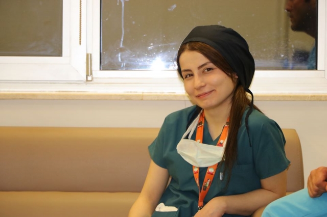 Isparta'da hemşireler gününde nöbetteki hemşireye doğum günü 