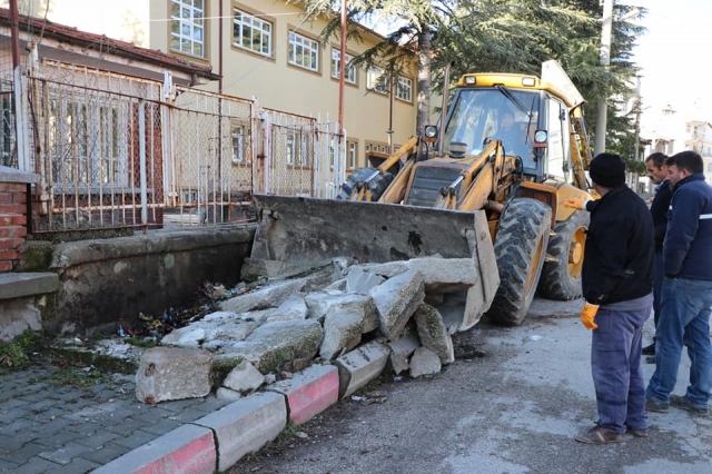 Isparta'da ilçede otobüs durakları yenileniyor!