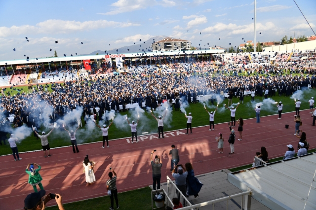 Isparta'da ISUBÜ Mezuniyet Töreni Gerçekleşti