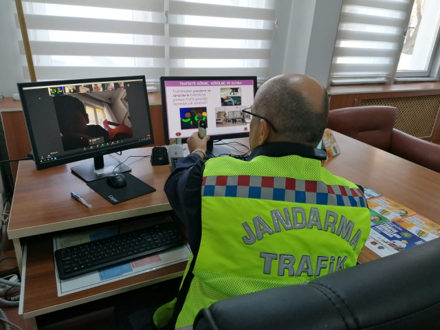 Isparta'da jandarma internet üzerinden trafik eğitimine başladı