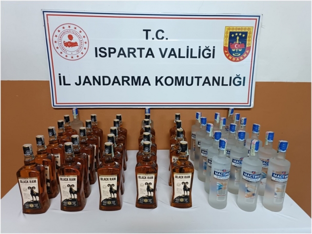Isparta'da Kaçak İçki Operasyonu: 42 Litre Kaçak İçki Ele Geçirildi