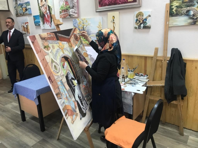 Isparta'da kadınlar el emeği göz nuru eserler ortaya çıkarıyor