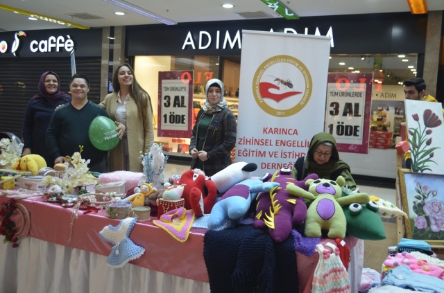 Isparta'da Karınca Zihinsel Engelliler Derneği'nden stant