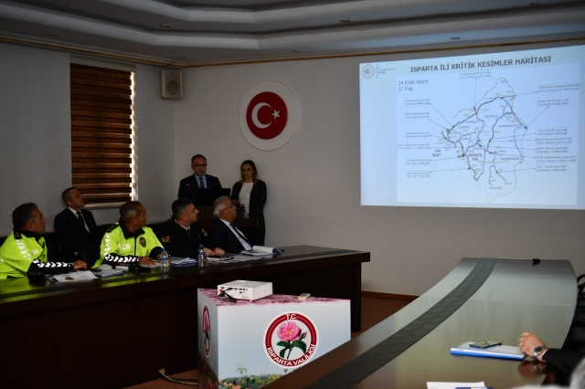 Isparta'da Kış Mevsimi Trafik Tedbirleri ile Kar ve Buzla Mücadele Koordinasyon toplantısı