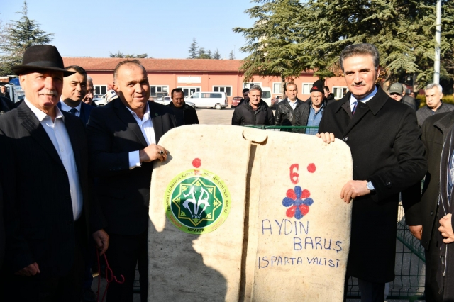 Isparta'da Küçükbaş Hayvan Yetiştiricilerine Çadır ve Güneş Enerji Paneli Desteği