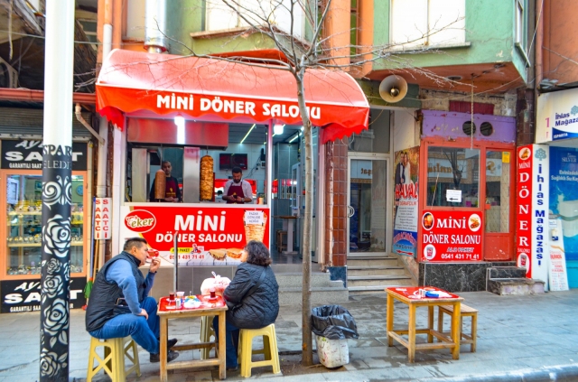 Isparta'da Lezzetin  Adresi: Tavuk ve Et Döner Salonu Mini Döner