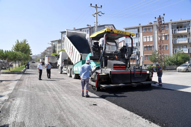 Isparta'da mahallelerde asfalt ve altyapı çalışmaları