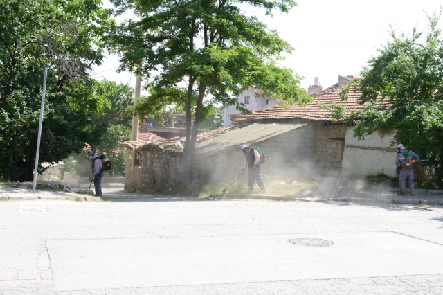 Isparta'da mahallelerde genel temizlik yapılıyor