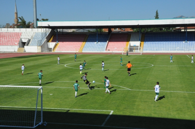 Isparta'da Minikler futbol şöleni başladı