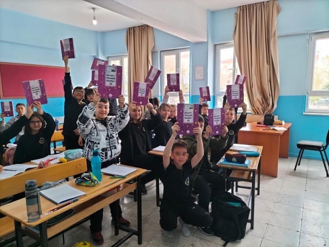 Isparta'da Öğrencilerin Eğitimine Destek Olmak İçin 130 Bin Kaynak Paketi Dağıtılıyor
