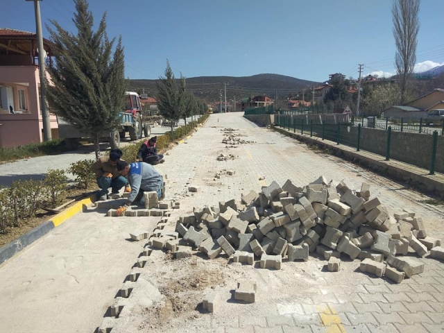 Isparta'da Sav Kasabası'nda Kilit parke taşı döşeme çalışmaları