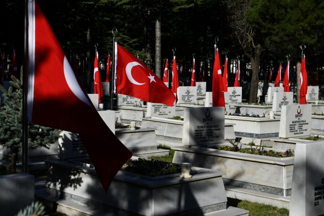 Isparta'da Şehitlerimiz Kabirleri Başında Anıldı