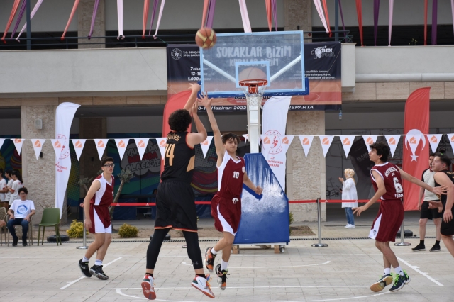 ISPARTA'DA SOKAKLAR BİZİM 3X3 BASKETBOL 
HEYECANI SONA ERDİ