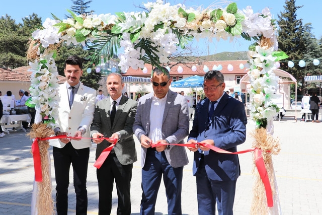 Isparta'da Tübitak 4006 Bilim Fuarı Açıldı