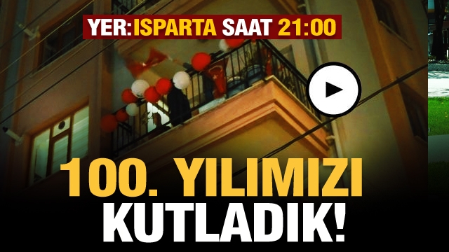 Isparta'da vatandaşlar 23 Nisan'da İstiklal Marşı'nı balkonlarında okudu
