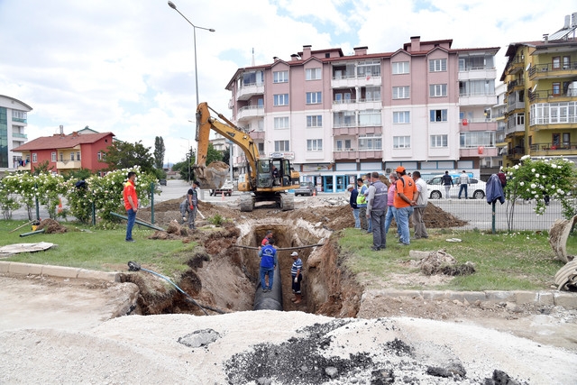 Isparta'da yağmur suyu hat çalışmaları