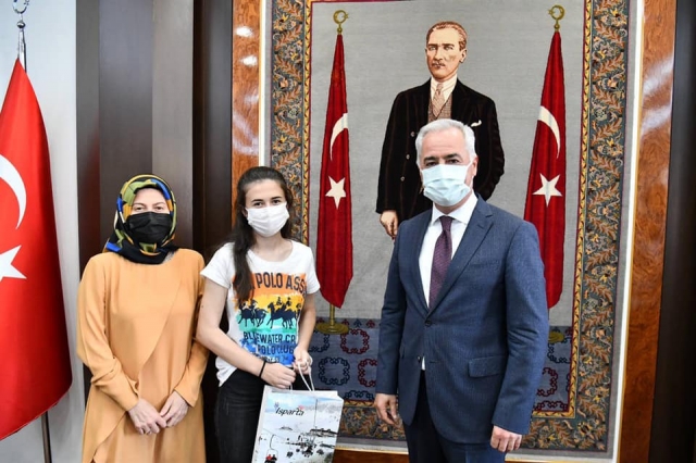 Isparta'da YKS’de İlk 1000’e Giren Öğrenciler Ödüllendirildi