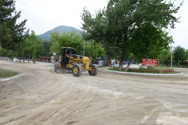 Isparta'da  Yol çift şeride dönüyor çevre düzenlemesi yapılıyor