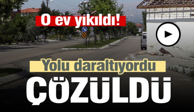 Isparta'da yolu daraltan bina yıkıldı!