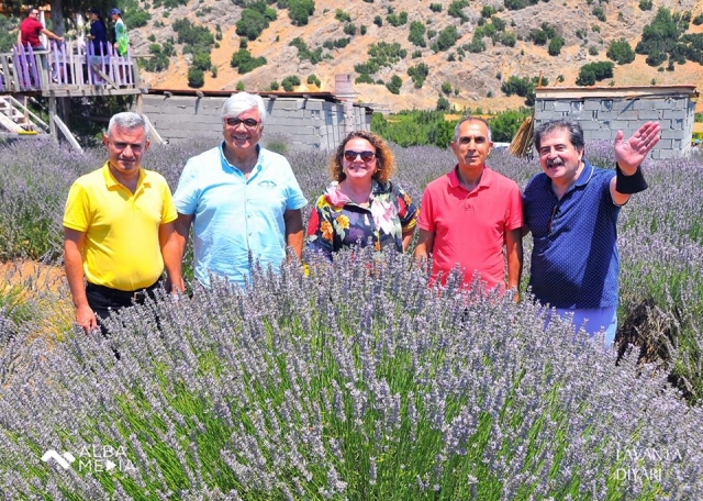 Isparta'daki lavanta bahçelerini gezip hayran kaldılar!