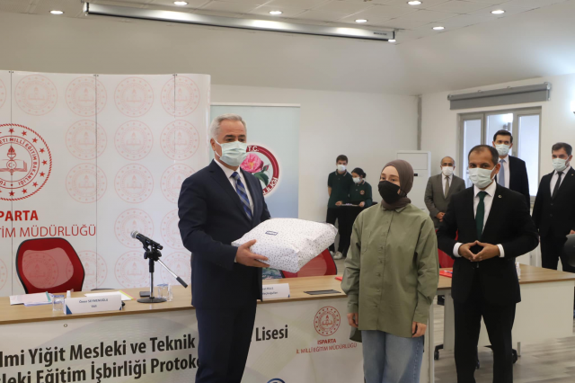  Isparta'mızı bu güzel şiirle temsil edip birinci oldu