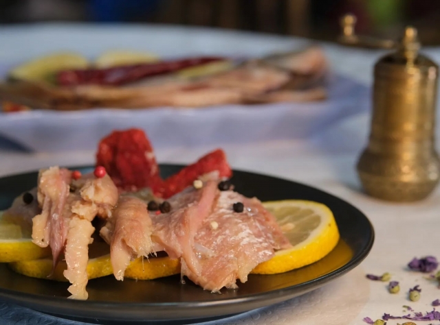 Isparta'nın En Lezzetli Yemeklerinden Birisi: Eğirdir Gölü'nden Kurma Balık