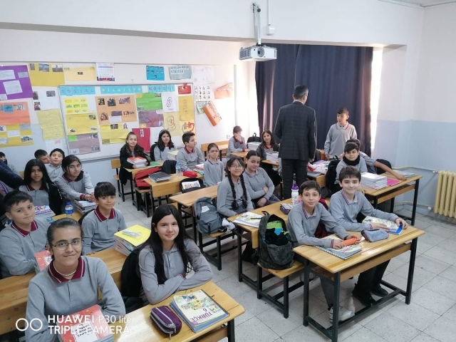 ISPARTA'NIN KONUKLARI DEPREMZEDE ÖĞRENCİLER, SINIFLARDA YERİNİ ALDI
