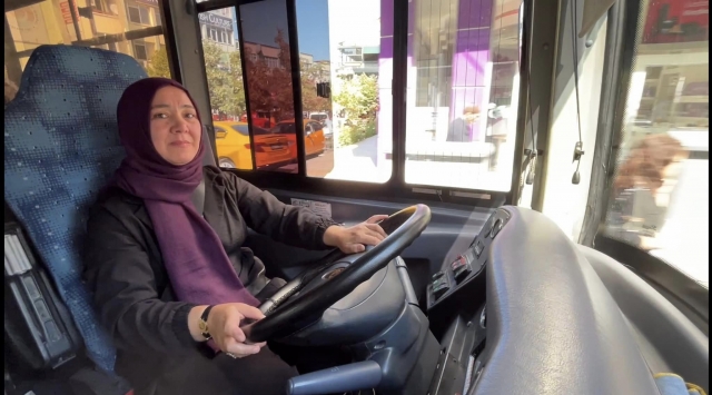 Isparta'nın tek kadın halk otobüs şoförü 