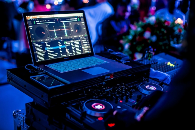 Isparta'nın ünlü DJ'yi Soner Evrensel FM'de Radyomix'te