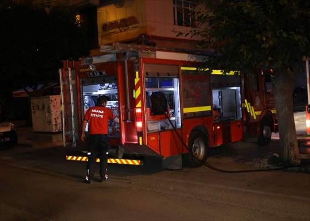 İtfaiye kapıyı kırınca evindeki yangını fark etti