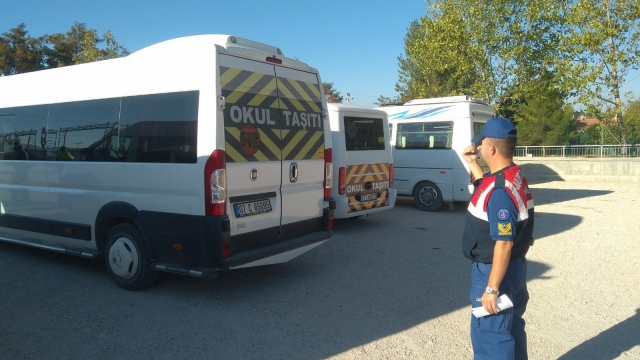 Jandarma’dan okul servislerine sıkı denetim 