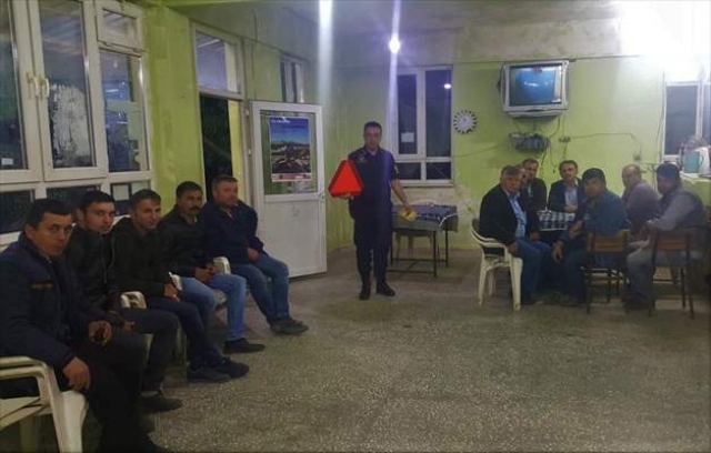 Jandarmadan Burdur'da köylülere trafik semineri
