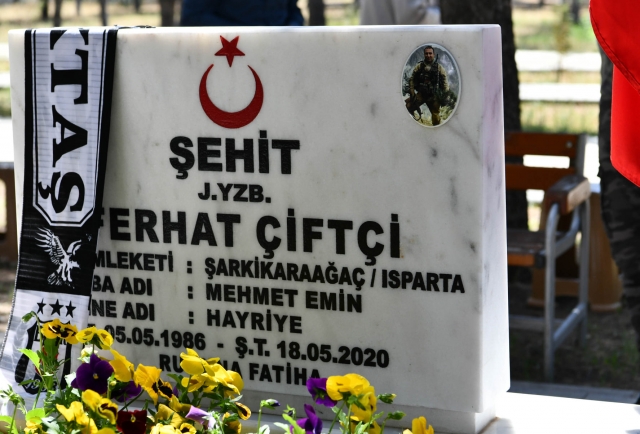 Kahraman Şehidimiz Yüzbaşı Ferhat Çiftçi Kabri Başında Anıldı