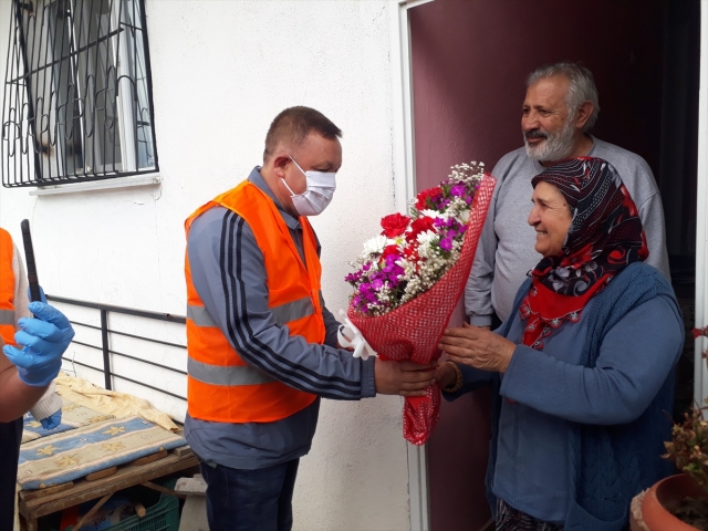 Kahramanmaraş'ta 49'uncu evlilik yıl dönümlerini "Vefa Destek Grubu" ile kutladılar