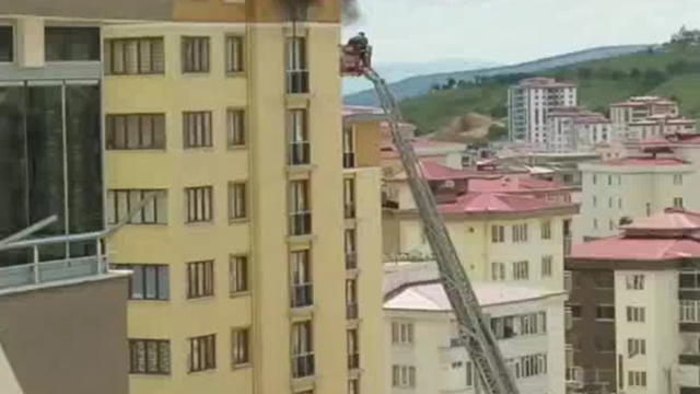  Kahramanmaraş'ta apartmanda çıkan yangın söndürüldü
