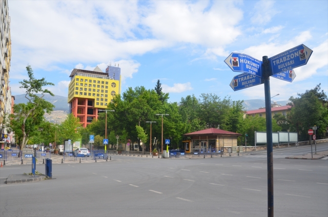  Kahramanmaraş'ta cadde ve sokaklar boş kaldı
