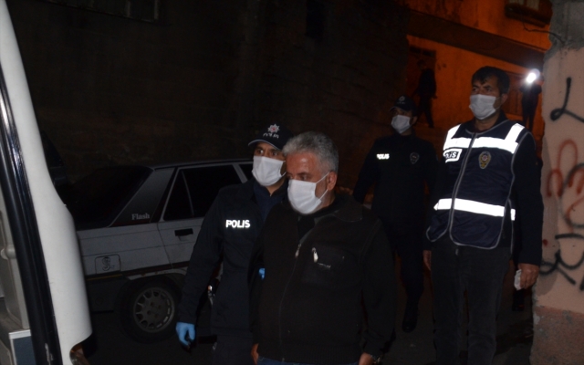 Kahramanmaraş'ta kumar oynanan eve yapılan baskında 6 kişi yakalandı