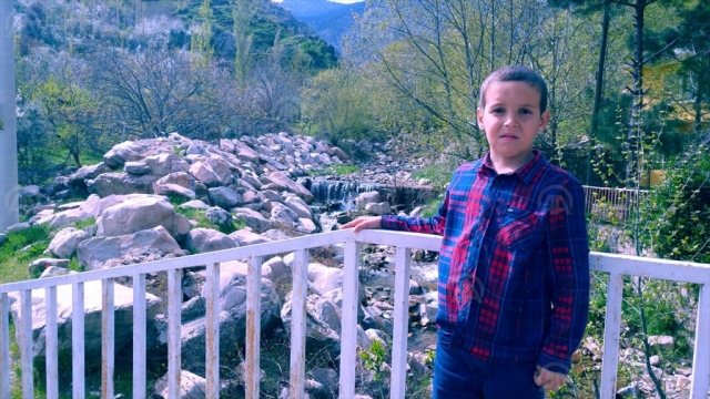 Kahramanmaraş'ta üzerine demir kapı devrilen çocuk yaralandı