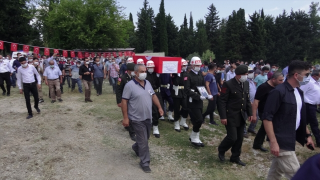 Kalp krizi sonucu vefat eden uzman çavuş son yolculuğuna uğurlandı