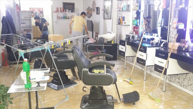 Karataş’ta berber ve kuaför salonları açılışa hazırlanıyor